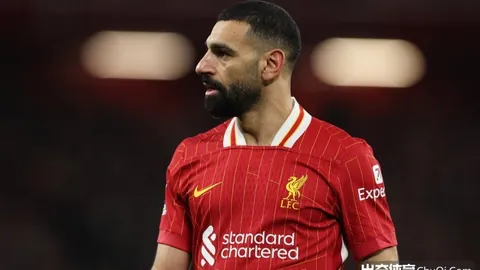 “足球史上十大神奇防守：防守巨匠的非凡策略，极致防守的艺术演绎”